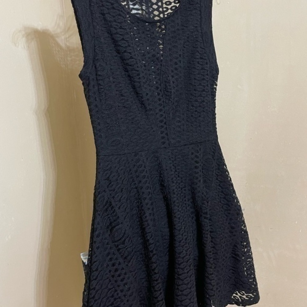 MYSTIC SLEEVELESS BLACK LACE DRESS - Picture 6 of 10